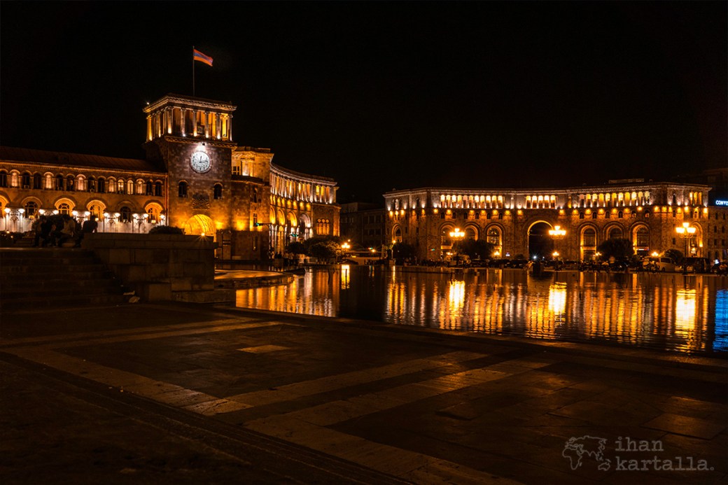 jerevan-republic-square-night