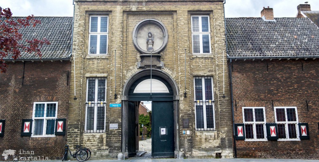 24-4-begijnhof-banneri