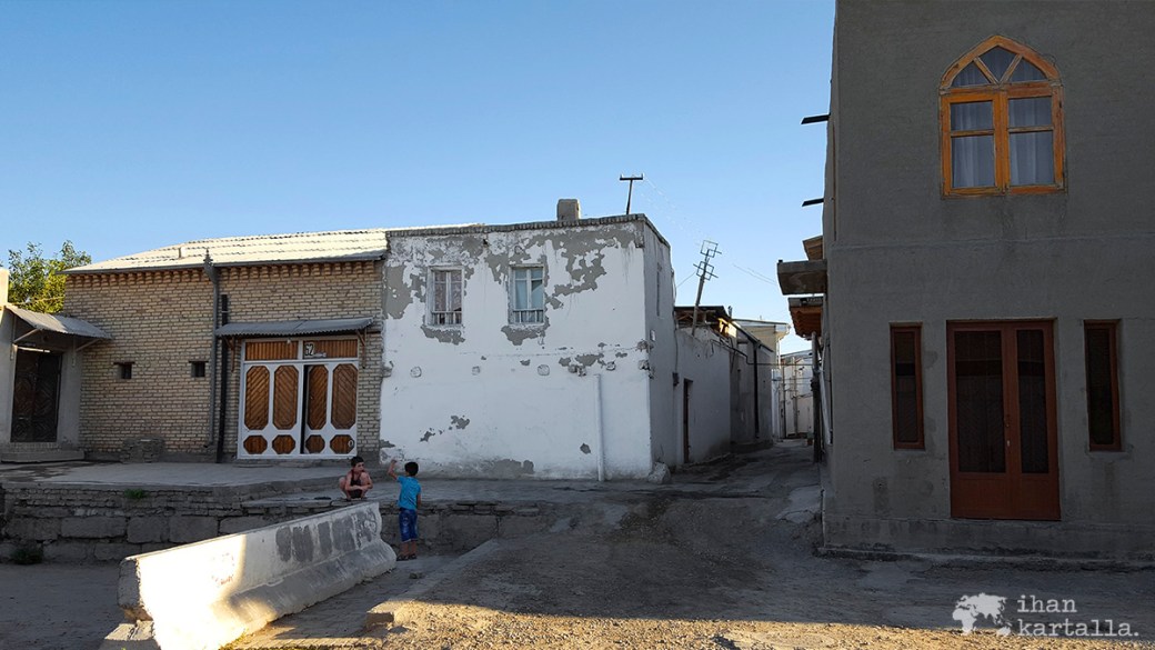 6-7 uzbekistan bukhara lapset