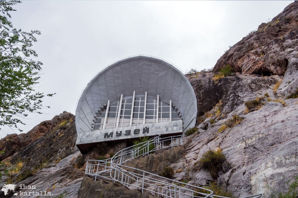 13-7 kirgisia osh suleiman too-museum