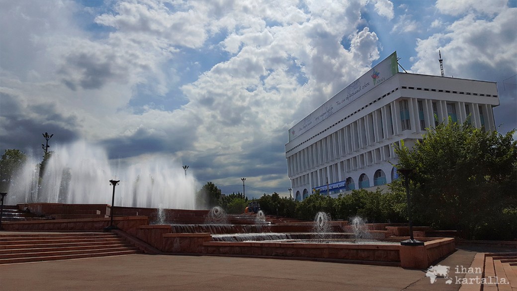 17-7 kazakstan almaty square2