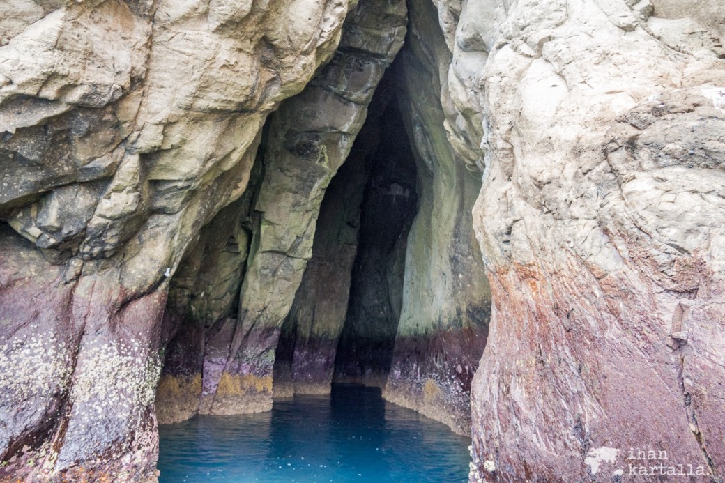11-9-galapagos-cerro-brujo-cave