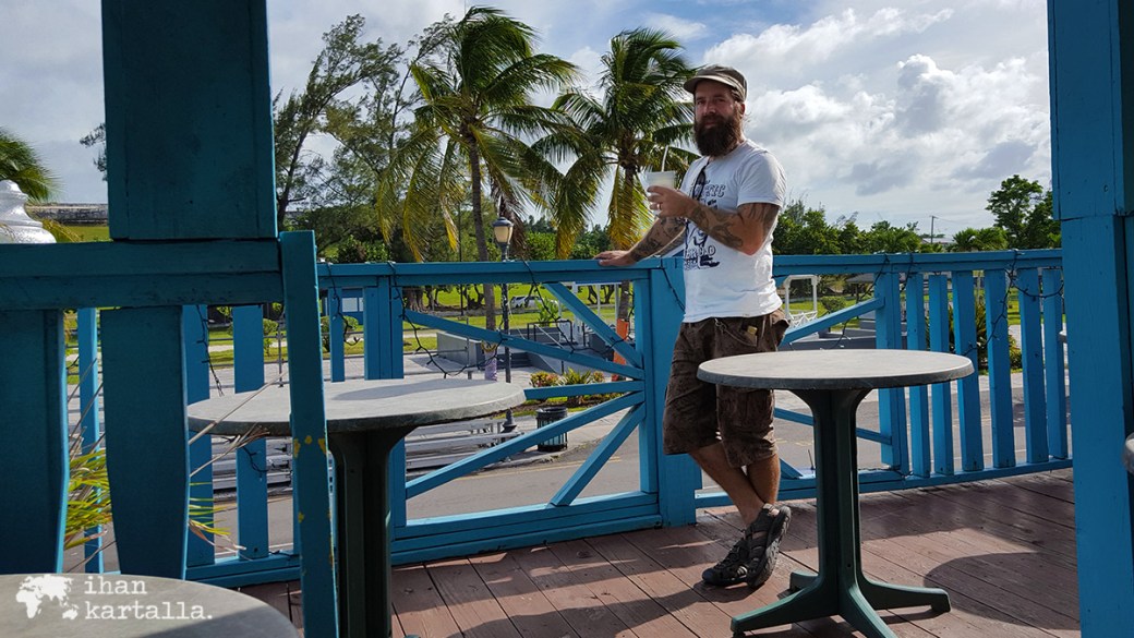 2-9-bahama-nassau-fish-fry-sky-juice