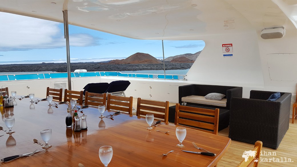 9-9-galapagos-bartolome-dinner