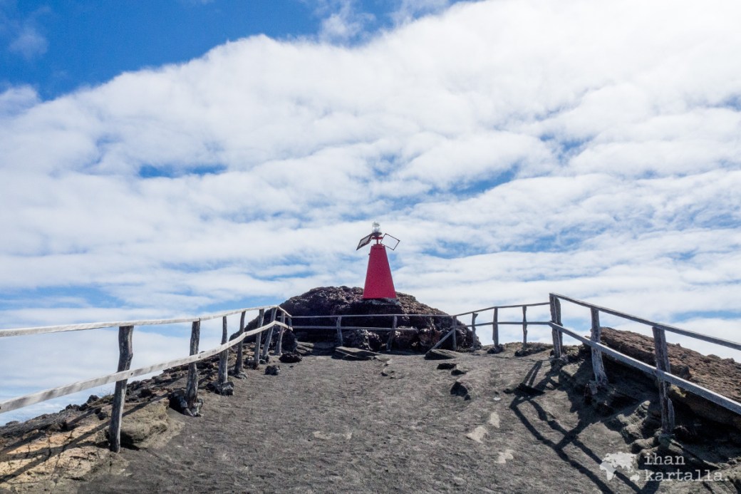 9-9-galapagos-bartolome-lighthouse