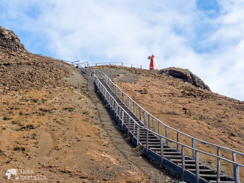 9-9-galapagos-bartolome-stairs