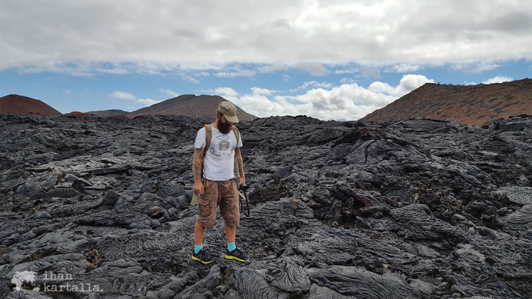 9-9-galapagos-santiago-lava-vesa