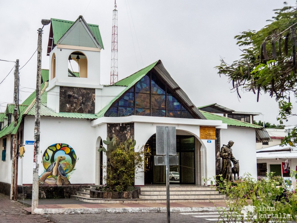6-9-galapagos-puerto-ayora-church