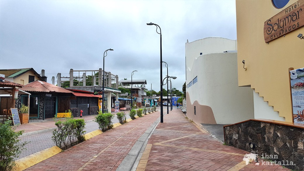 6-9-galapagos-puerto-ayora-darwin