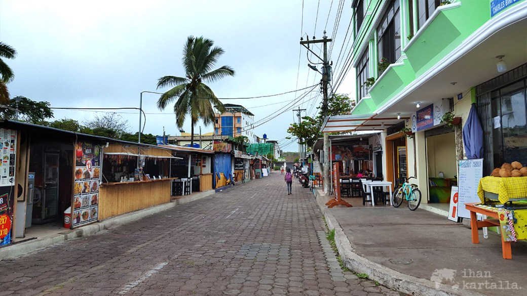 6-9-galapagos-puerto-ayora-street