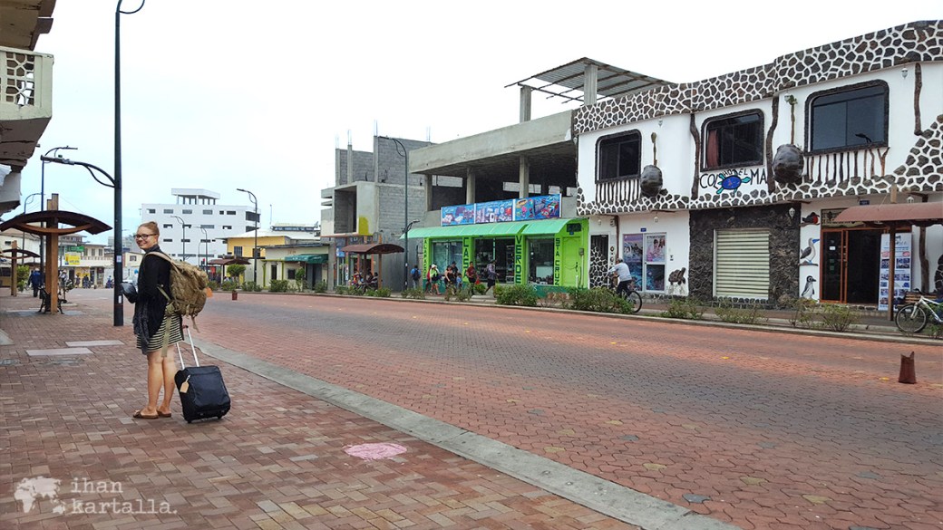 6-9-galapagos-puerto-ayora-street2