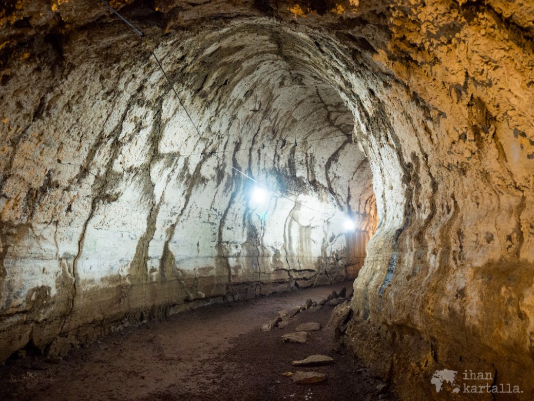 7-9-galapagos-lava-tunnels