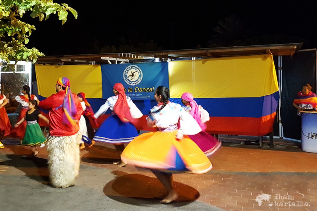 7-9-galapagos-puerto-ayora-dance