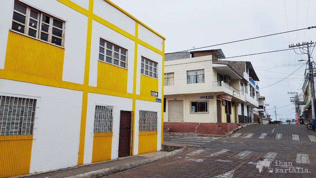 7-9-galapagos-puerto-ayora-street