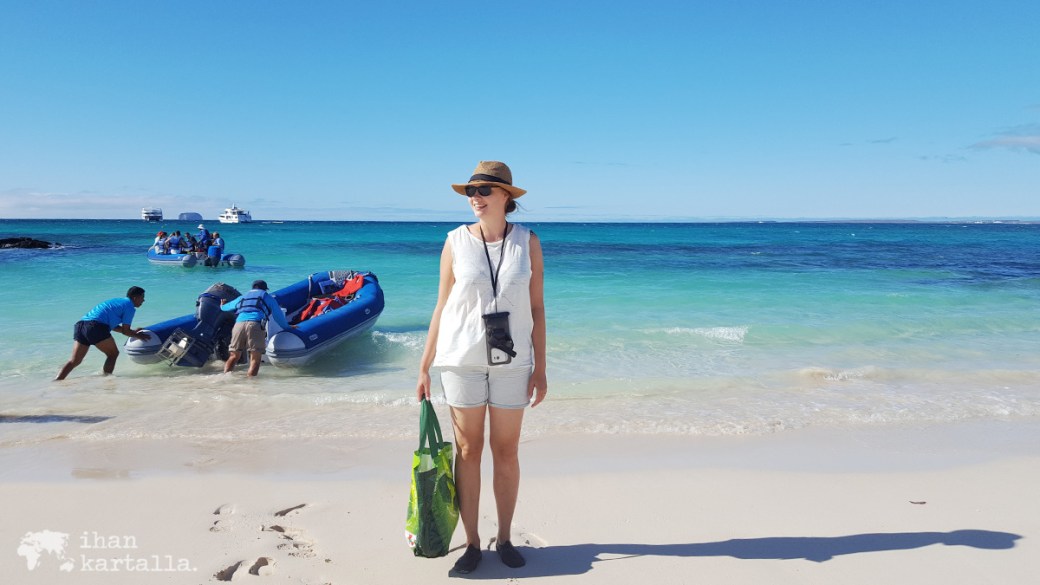 8-9-galapagos-santa-cruz-bachas-beach-wet-landing