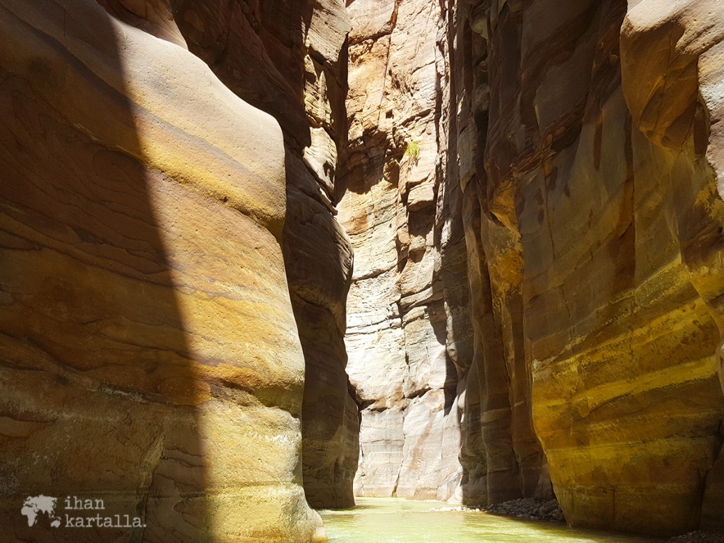 1-4-jordan-wadi-mujib-siq-trail-river-2