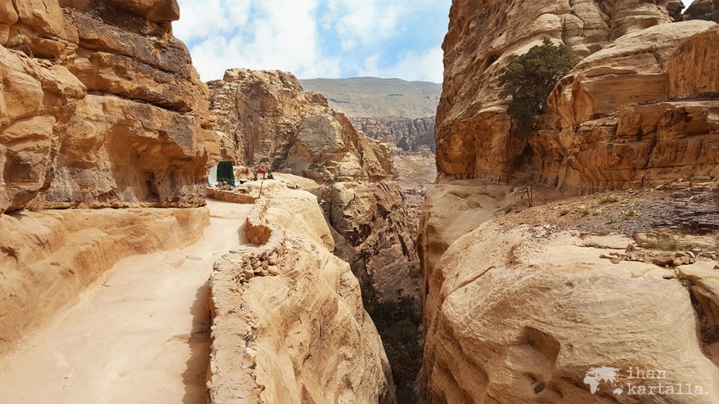 3-4-jordan-petra-monastery-path-2