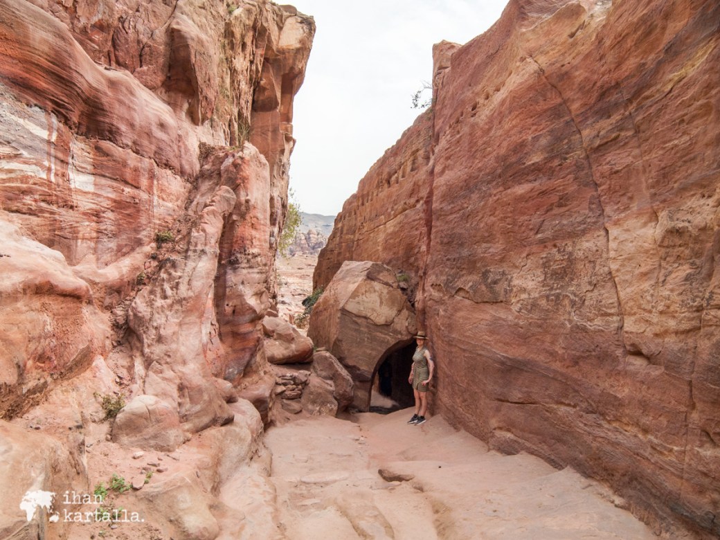 3-4-jordan-petra-monastery-path
