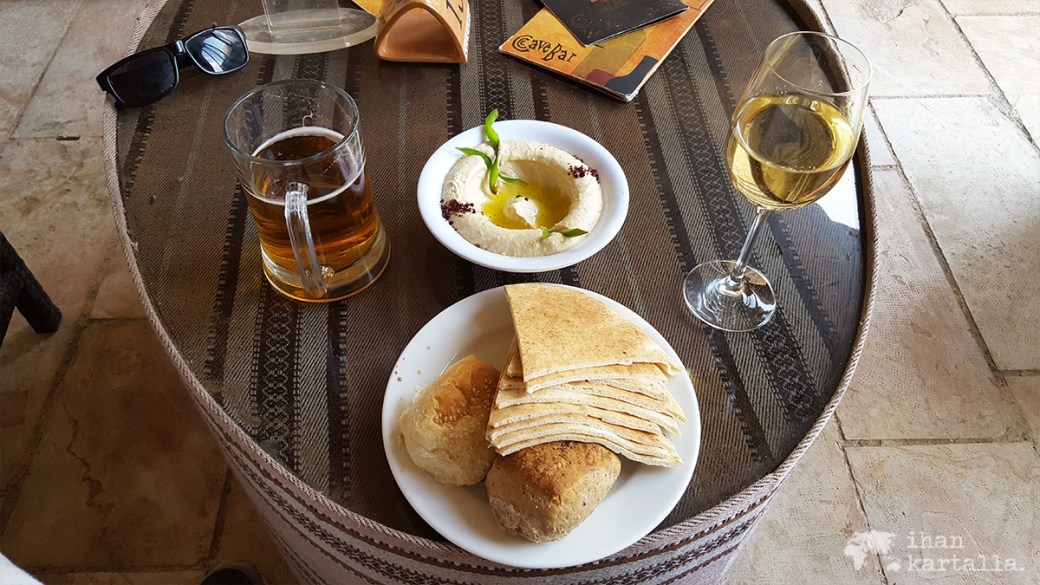 4-4-jordan-petra-cave-bar