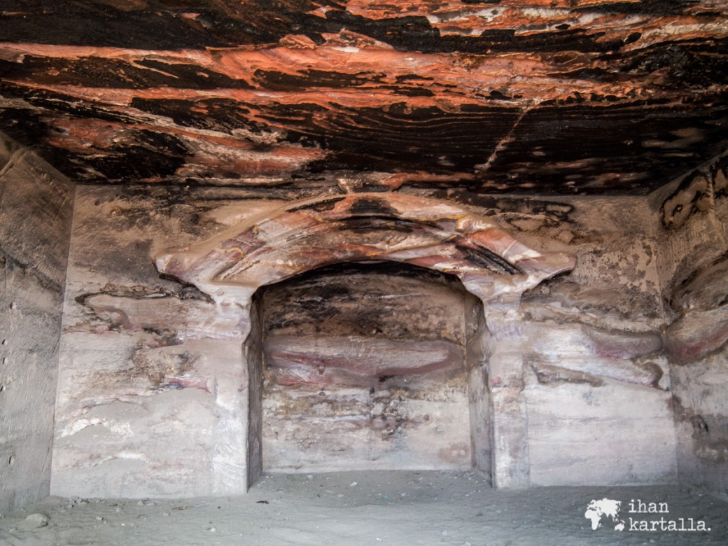 4-4-jordan-petra-inside