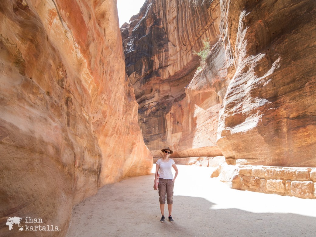 4-4-jordan-petra-the-siq-jenni